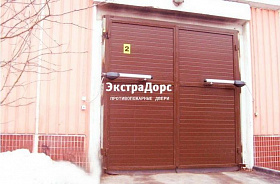 Распашные противопожарные автоматические ворота коричневые